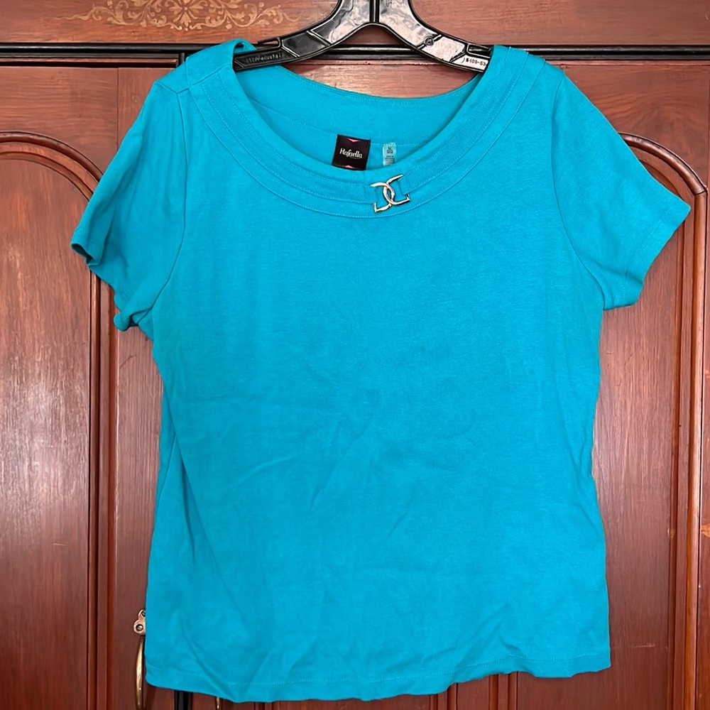 Rafaella Cute Short Sleeve Shirt With Neck Detail Size Large